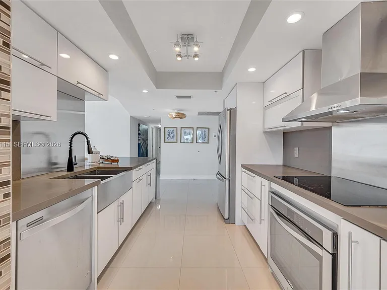 10175 Collins Ave #102 — Photo 9