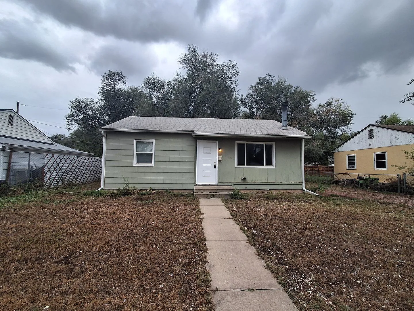 2 Bedroom 1 Bath Ranch Available Now! — Photo 2