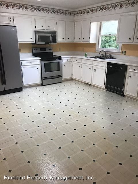 2nd image of 1935 Greenfield Dr