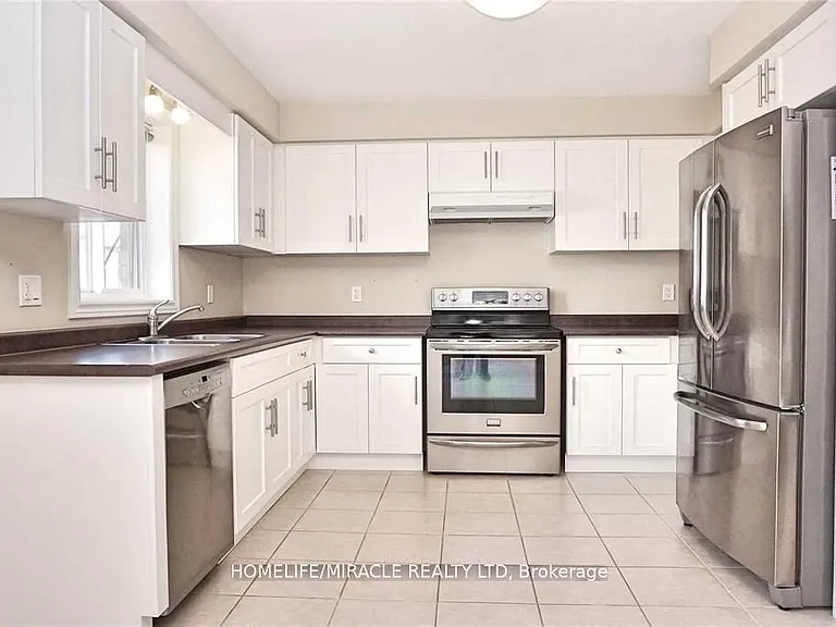 11 Sandybay Ave — Photo 3
