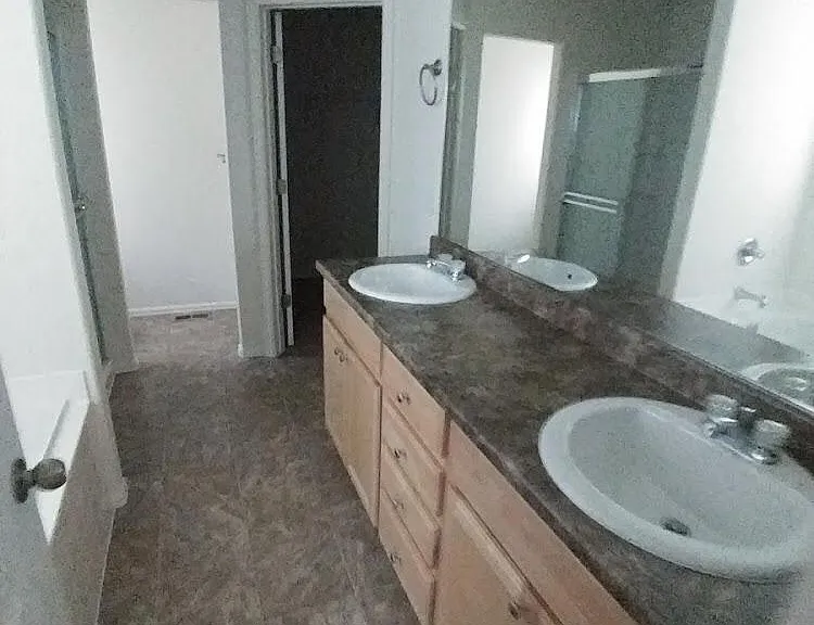823 Lakebrook Ct — Photo 11