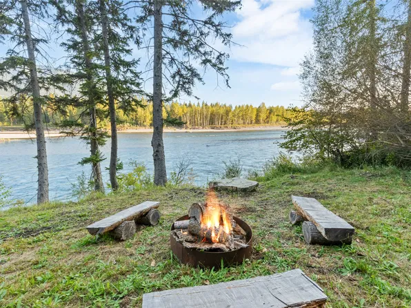 943 Frontage Rd, Columbia Falls, MT 59912