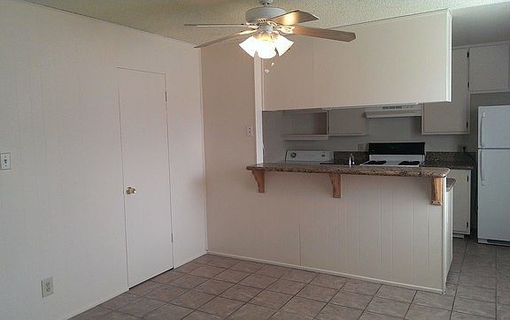 4th image of 641 Oakwood Dr