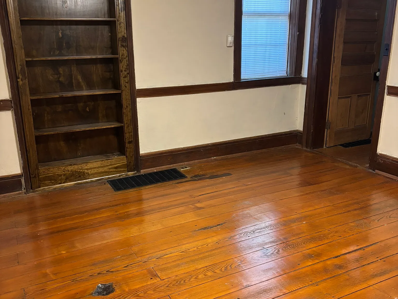 3 bed, 1.5 bath, 2052 sqft, $1,500 — Photo 3