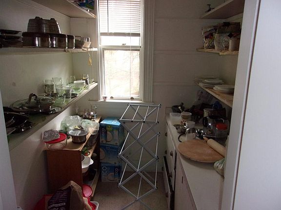 Walk in pantry