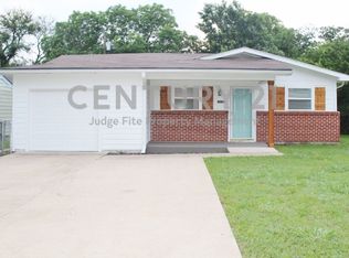 1110 S Hall St, Ennis, TX 75119