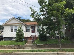 67 E Milton St, Freeport, NY 11520