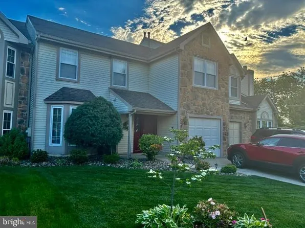 3 Sandhurst Dr, Mount Laurel, NJ 08054