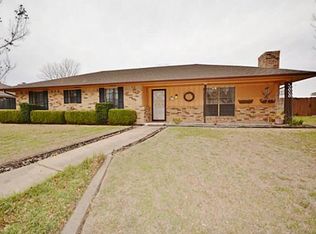 202 Hacienda Dr, Waxahachie, TX 75165