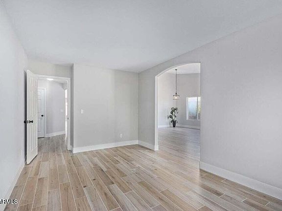 4th image of 10417 E EL MORO Avenue
