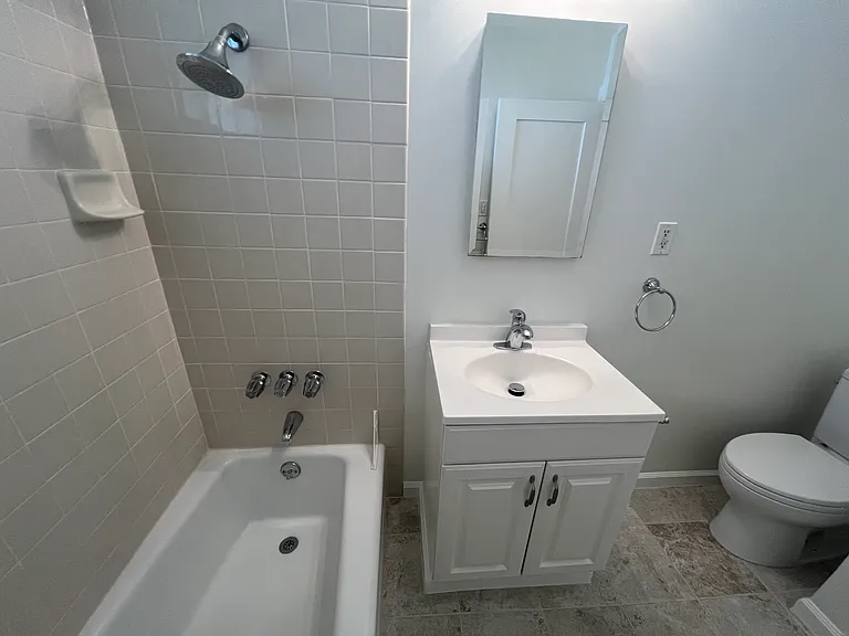 435 W Windsor Rd — Photo 13