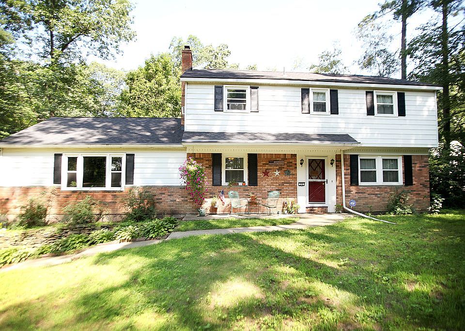 1st image of 23 Broadleaf Dr