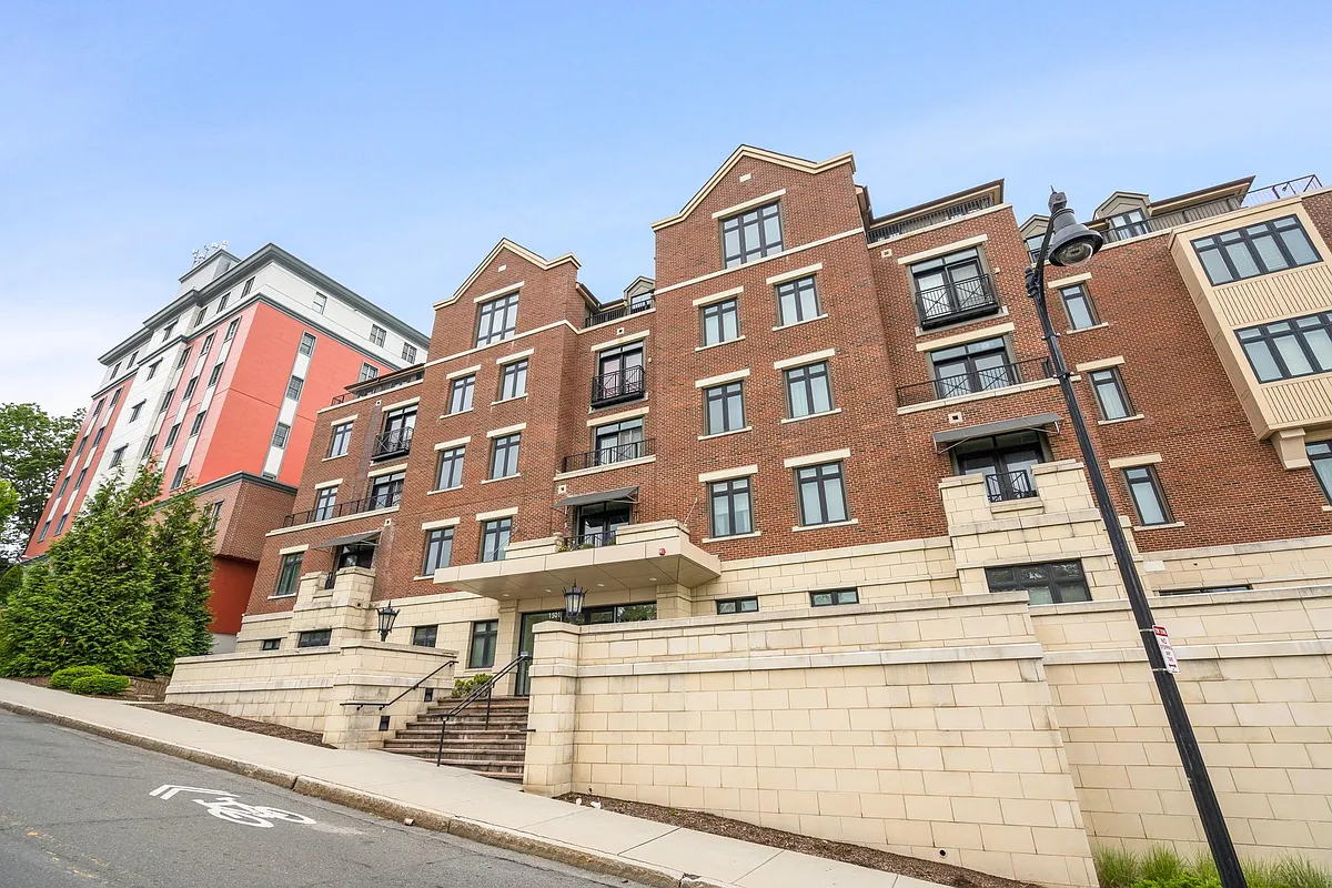 Building Photo - 1501 Commonwealth Ave #103