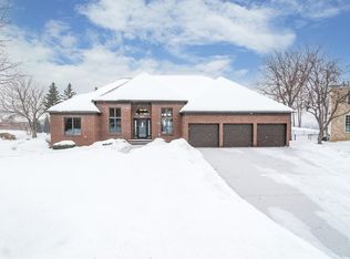 8200 Carriage Hill Rd, Savage, MN 55378