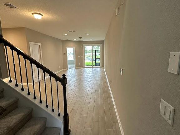 5th image of 701 Cherry Elm Dr