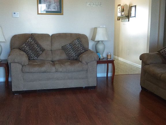 3rd image of 302 Aulbern Dr E