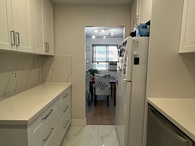 131 Taunton Rd E #409 — Photo 5