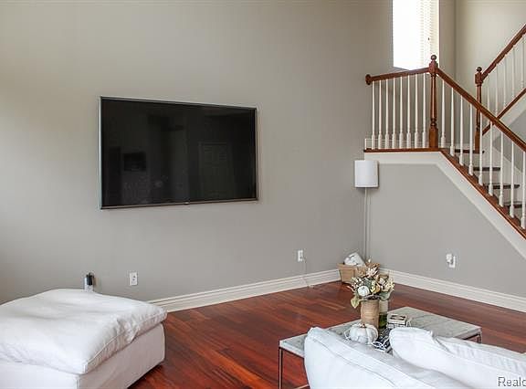 3rd image of 49200 W Central Park