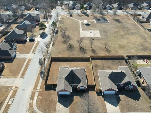 3515 W Sweetgrass Rd, Fayetteville, AR 72704