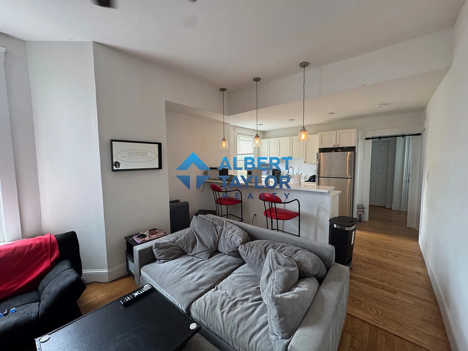 4 bed, 900 sqft, $3,200 — Photo 4