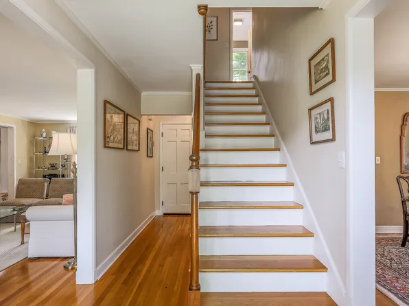 36 Westwood Rd, Shrewsbury, MA 01545