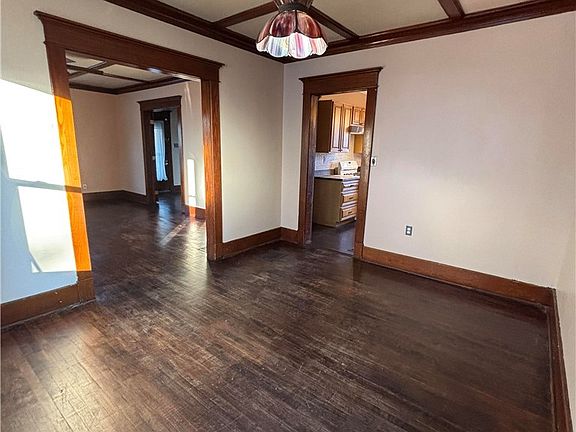 5th image of 248 Flower Ave E