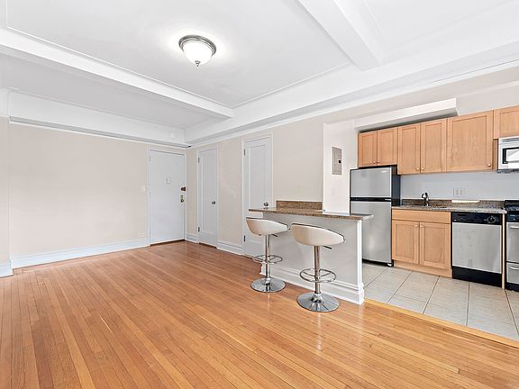 3rd image of 304 W 75th St APT 16D