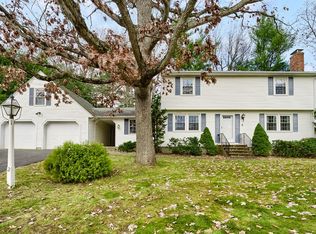 2 Beechwood Dr, Rutland, MA 01543