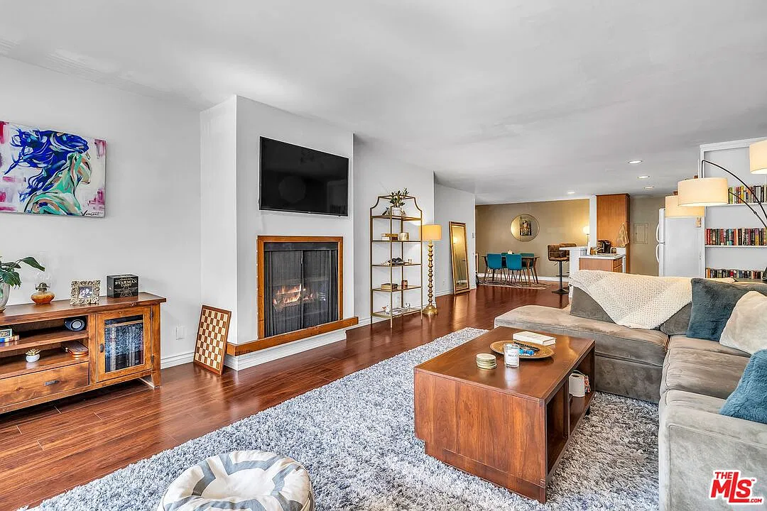 1 bed, 1.5 bath, 1081 sqft, $2,995 — Photo 1