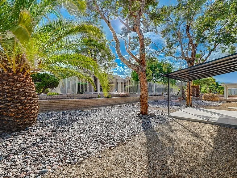 8753 Sundial Dr — Photo 11