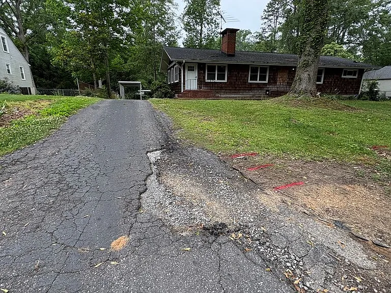 3 bedroom 3 bath in Spartanburg with Lots of Space Workshop in the garage!! — Photo 21