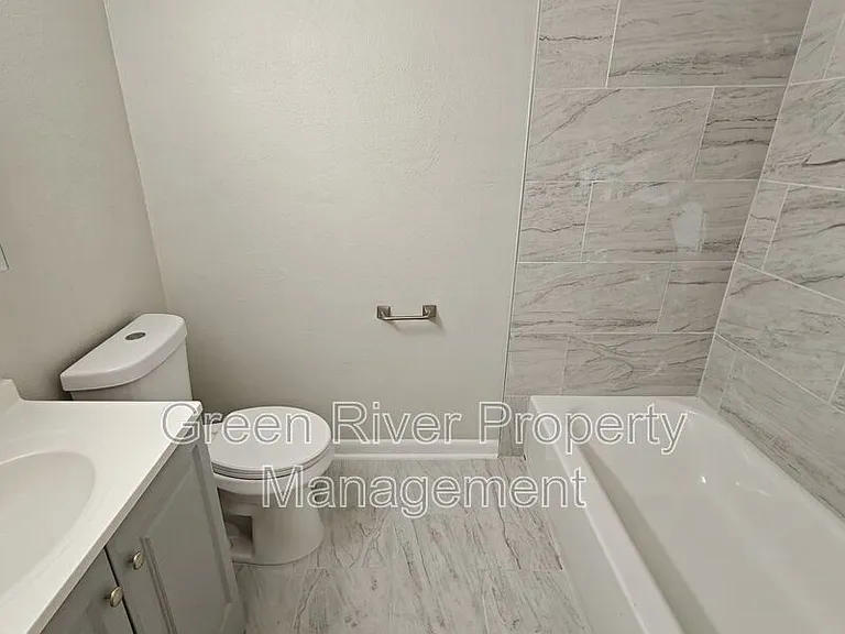 2138 W 17th St — Photo 20