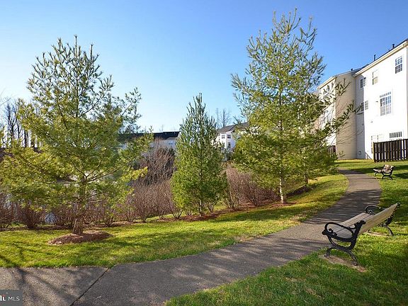 4th image of 4666 Carisbrooke Ln