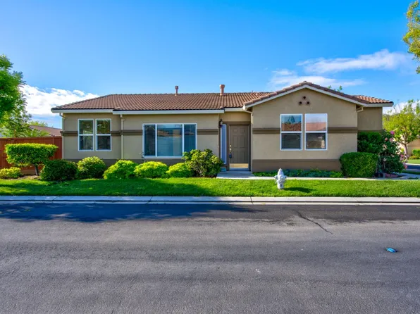 824 El Tesoro Ln, Los Banos, CA 93635