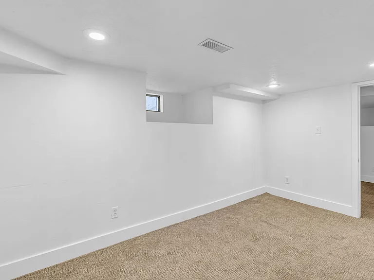 724 E Browning Ave — Photo 16