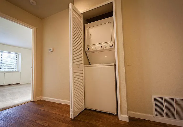 Laurel Grove — Photo 17