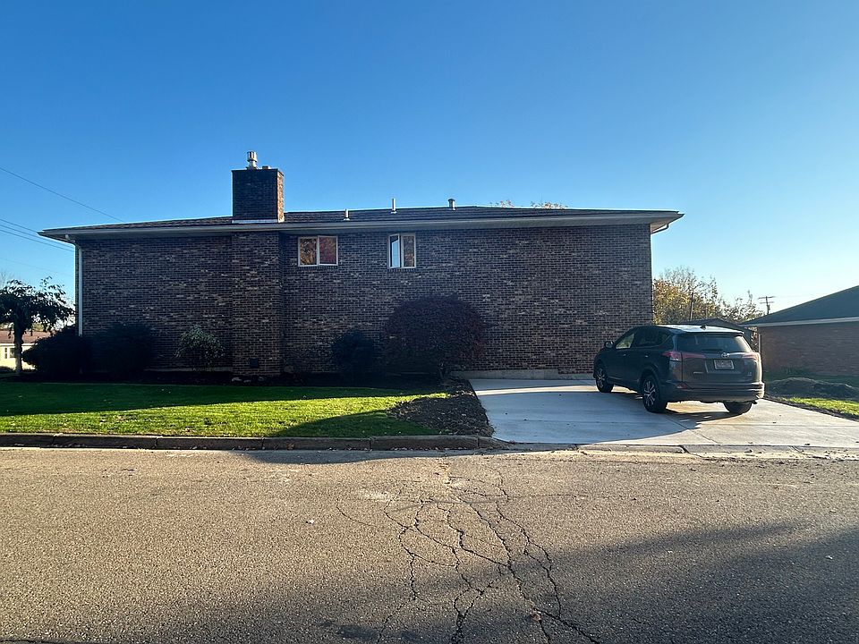 1st image of 621 N Rogers Ave