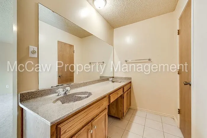 2913 Green Ridge St — Photo 9
