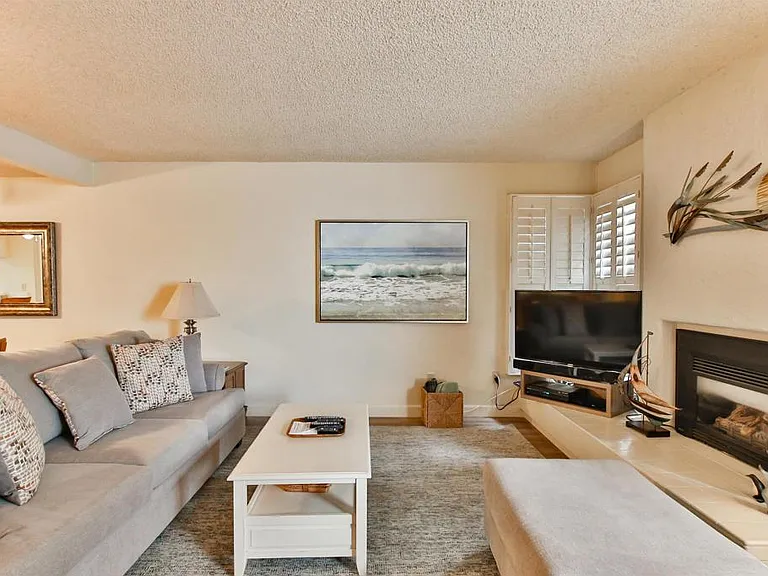 1068 Isabella Ave — Photo 12