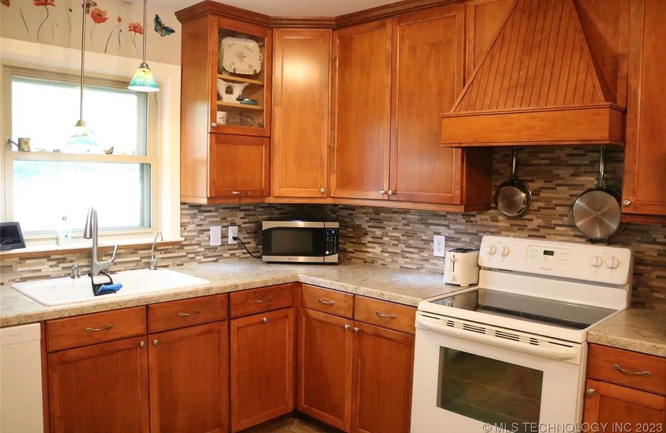 3 bed, 1200 sqft, $1,700 — Photo 3