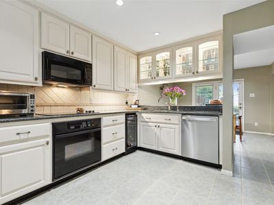 1802 Lakecrest Ct, Carrollton, TX, 75006