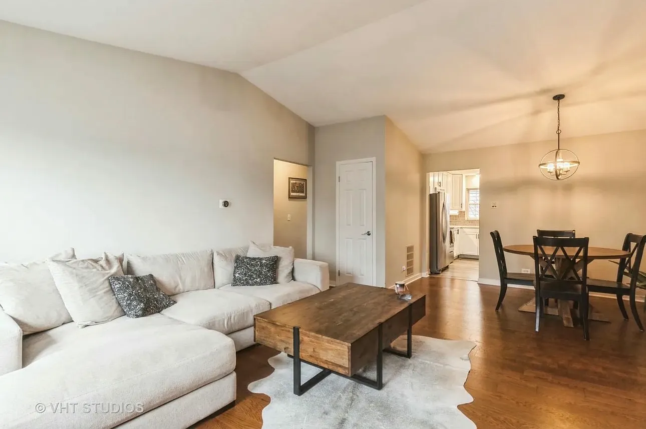 2 bed, 936 sqft, $2,600 — Photo 3