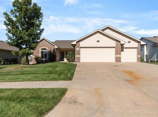 924 E Moss Wood St, Derby, KS 67037