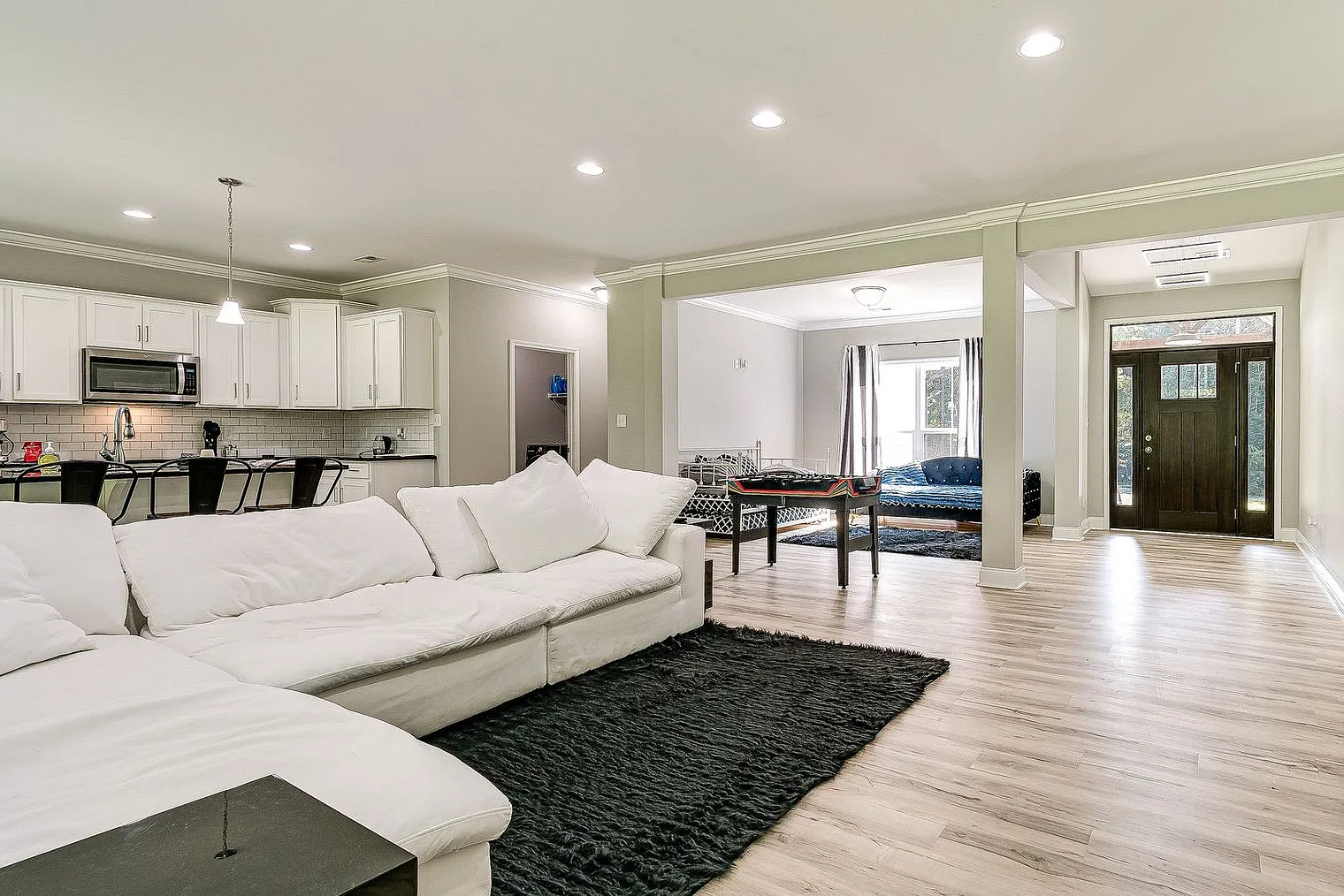 3 bed, 2.0 bath, 2142 sqft, $6,617 — Photo 4