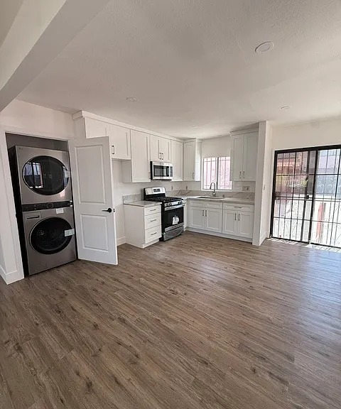 410 Fischer St — Photo 9