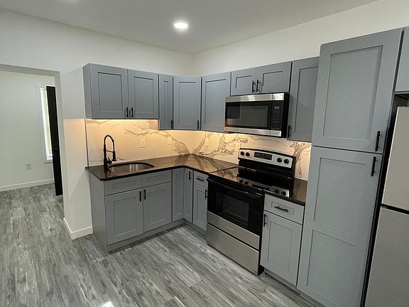 5th image of 1009 N Pine St