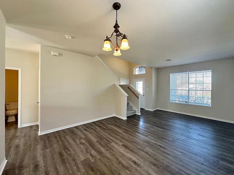 202 Crowfoot Dr — Photo 5