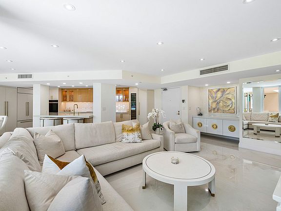 2nd image of 100 SE 5th Avenue #103