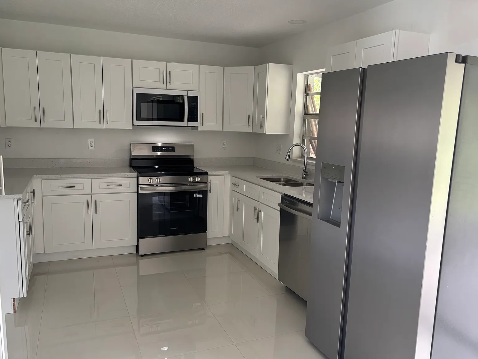 3 bed, 1264 sqft, $1,895 — Photo 2