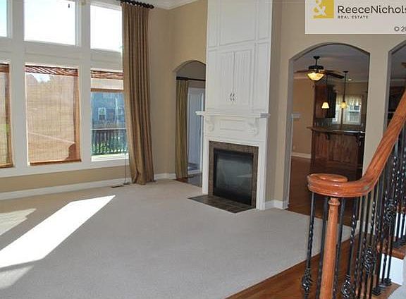 Note the Decorate Iron Spindles, and Fabulous Trim work with 'turned newel post' bottom of hand railing, and the expensive Oak End Caps on the Stairs.  Former Model, and it shows.